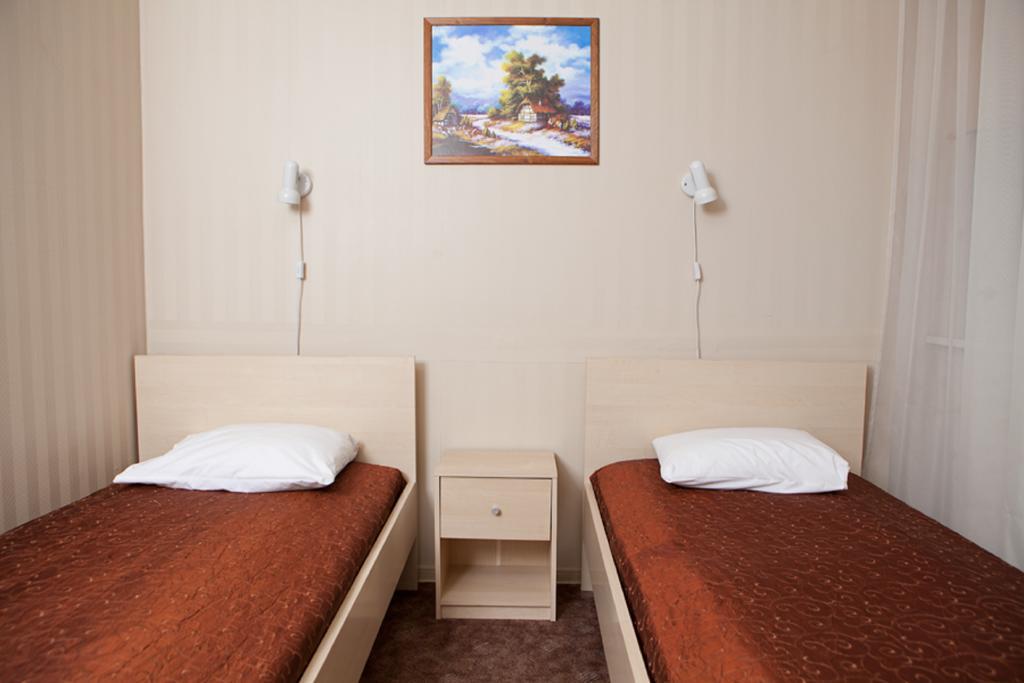 Eurohotel Maardu Habitación foto