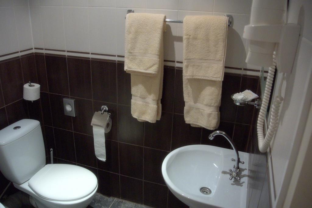 Eurohotel Maardu Habitación foto